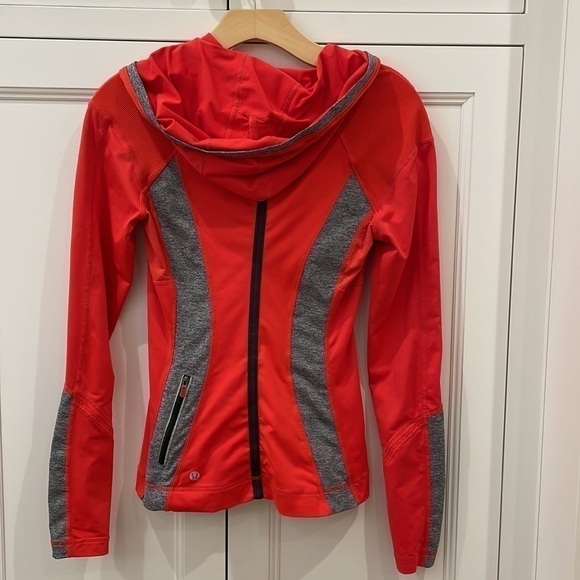 Lululemon Run: Cross Train Pullover Hooded Top—Red-Black -Gray—Barely Worn—4 - Picture 5 of 8